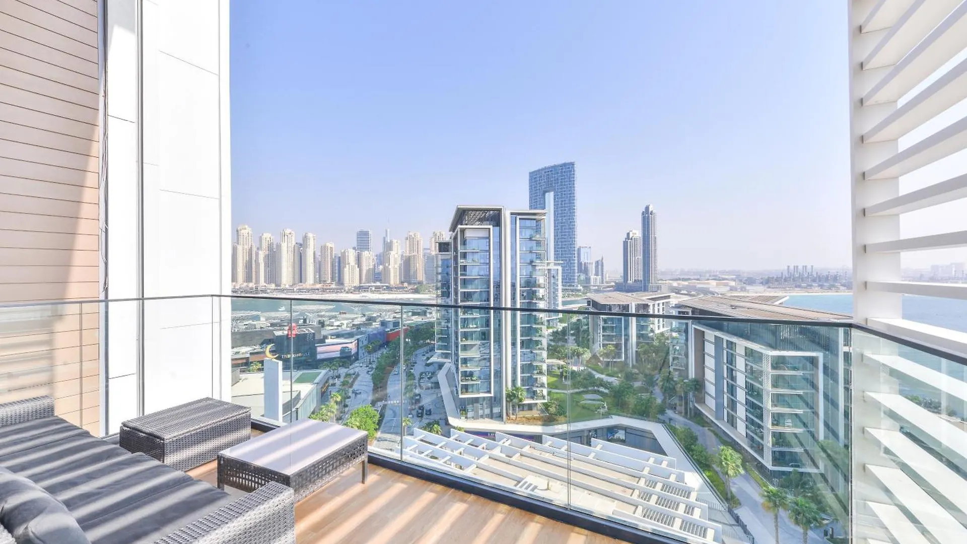 Luxe 3 Bedroom Oceanfront Apartment In The Heart Of Bluewaters Island Dubai